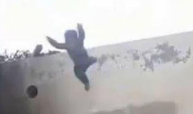 রাজধানীতে ভবনের ছাদ থেকে পড়ে দুই শিশুর মৃত্যু