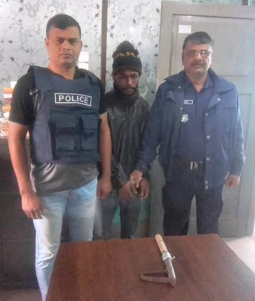 এলাকায় করত অস্ত্র প্রদর্শন,পাইপগান মিলল কলা বাগানে