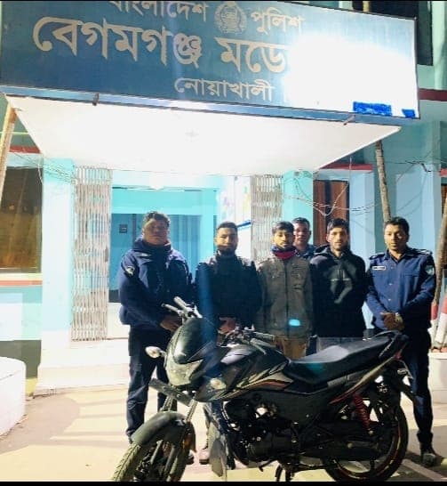 নোয়াখালীতে চোরাই মোটরসাইকেলসহ গ্রেপ্তার ২