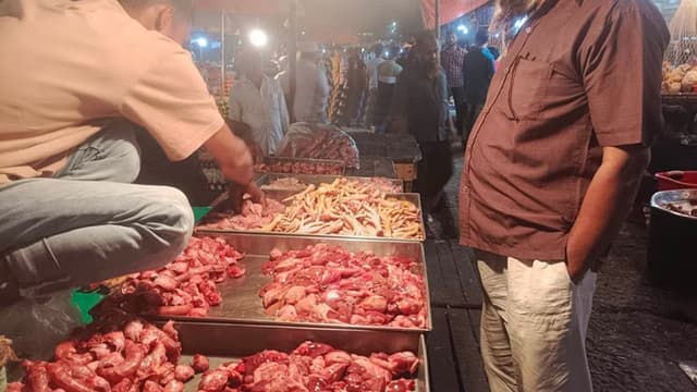 প্রতিদিনই বাড়ছে পণ্যের দাম, হিমশিম খাচ্ছে নিম্নবিত্তরা