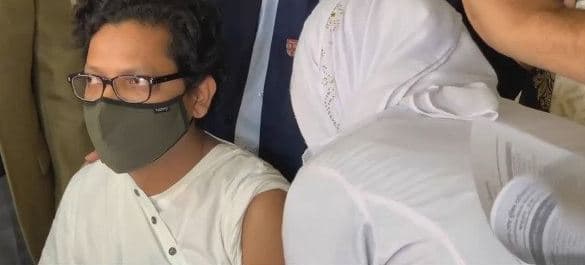 প্রতিমন্ত্রী পলকসহ বিএসএমএমইউতে টিকা নিলেন ১২৫ জন