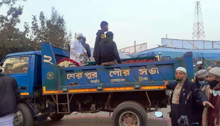 বীর মুক্তিযোদ্ধার মরদেহ বহন ময়লার ট্রাকে ! ক্ষোভ