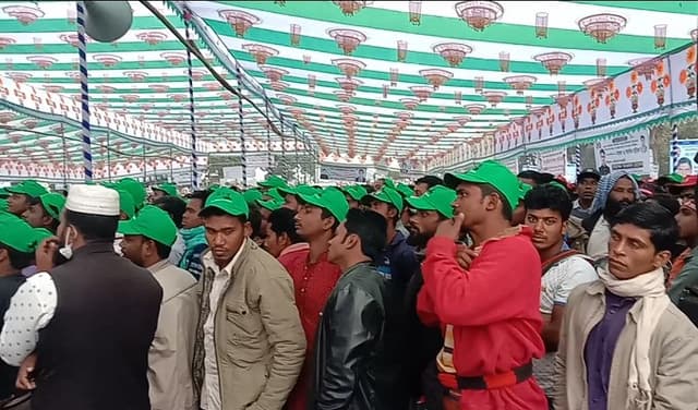 আওয়ামীলীগের মনোনয়ন পেতে ইটভাটার কর্মী নিয়ে সভায় উপস্থিত