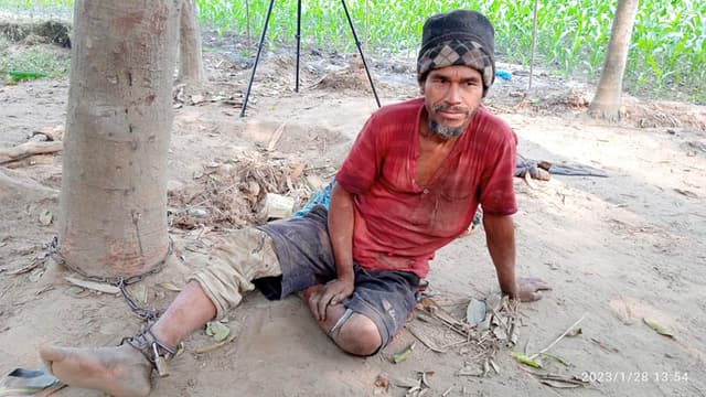 ৬ মাস ধরে শিকলে বাঁধা ছেলে, মানবিক সহায়তা চান- মা!