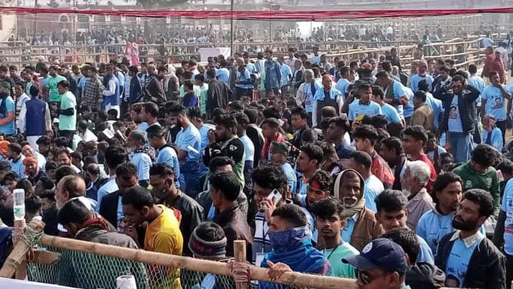 নেতাকর্মীদের স্লোগান-মিছিলে মুখরিত রাজশাহীর মাদরাসা মাঠ