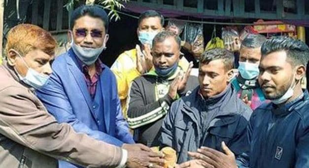 আশাশুনিতে স্বপ্নছোঁয়া ফাউন্ডেশনের মাটির চা কাপ প্রচলনের উদ্বোধন