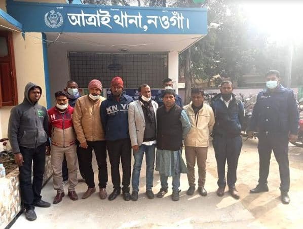 আত্রাইয়ে নারীসহ মূর্তি চোরাকারবারি চক্রের ১০ সদস্য আটক