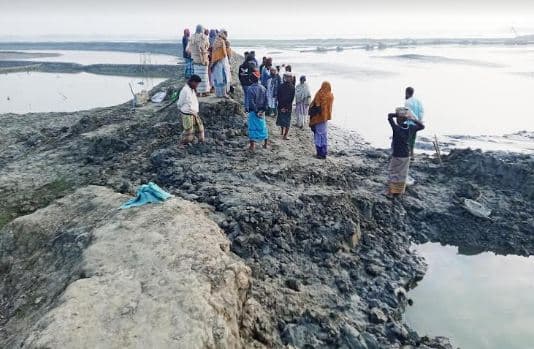 আশাশুনি প্রতাপনগরবাসী ওয়াপদা বাঁধ ভাঙ্গন আতঙ্কে দিন গুণছে
