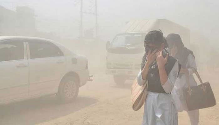 ফের বায়ুদূষণে শীর্ষে ঢাকা