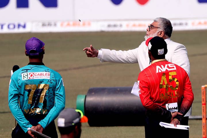 চট্টগ্রামের বিপক্ষে টস হেরে ব্যাটিংয়ে কুমিল্লা