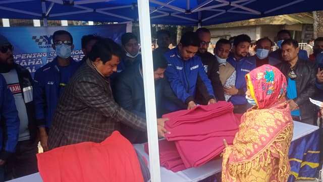 গোয়ালন্দে ইয়ামাহার উদ্যোগে শীতবস্ত্র বিতরণ
