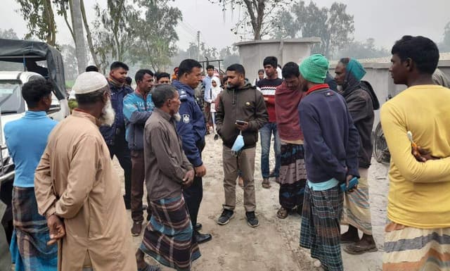 হাতীবান্ধায় তিস্তায় বালু সিন্ডিকেটের বিরুদ্ধে অভিযান