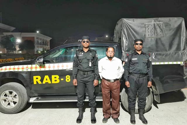 ঝালকাঠিতে এক বছরের সাজা থেকে বাঁচতে পলাতক ছিলো সাতাইশ বছর