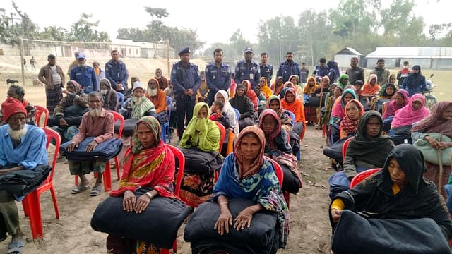 ভূরুঙ্গামারীতে পুলিশের উদ্যোগে কম্বল বিতরণ