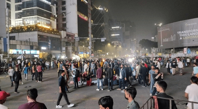 এবার তিতুমীর কলেজের ছাত্ররা গুলশান-১ অবরোধ করলো