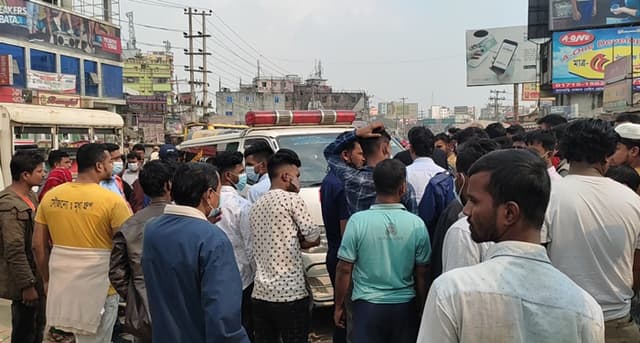 অ্যাম্বুলেন্স আটকে চালককে মারধর, রোগীর মৃত্যু