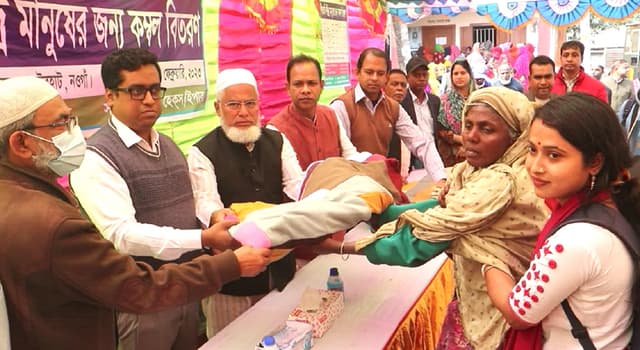 ধামইরহাটে ১২শ ক্ষুদ্র-নৃগোষ্ঠী ও প্রান্তিক জনগোষ্ঠীর মাঝে কম্বল বিতরণ