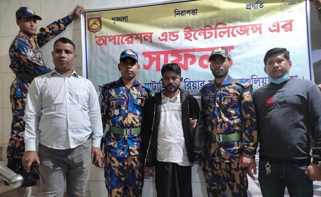তিন বছরের সাজা থেকে বাঁচতে বার বছর পলাতক আসামি