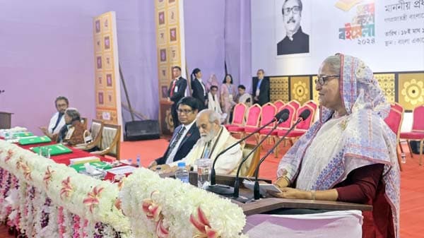 বাংলা একাডেমি সাহিত্য পুরস্কার গ্রহণ করলেন ১৬ লেখক