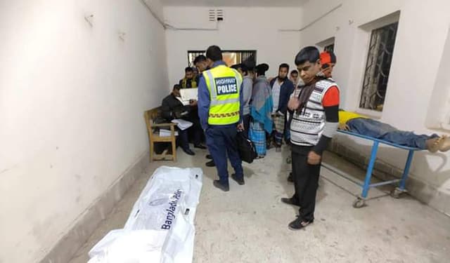 রাজবাড়ীতে সড়ক দুর্ঘটনায় দুই ভাই নিহত