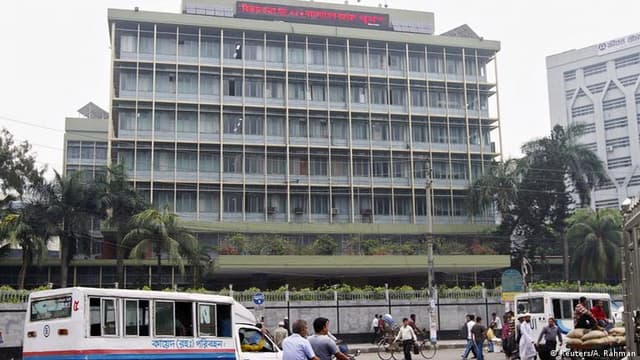 রাজনৈতিক প্রভাব এড়াতে বড় সংস্কার আসছে ব্যাংকিং খাতে