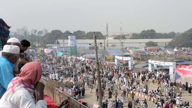 জুমার নামাজে অংশ নিতে ইজতেমা ময়দানে ছুটছেন মুসল্লিরা