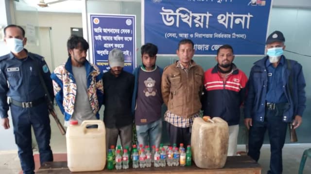 উখিয়া থানা পুলিশের অভিযান চোলাই মদসহ আটক ৫