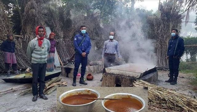 চিনি চুন ফিটকিরি ও সরিষার তেল দিয়ে তৈরী হচ্ছে খেজুরের গুড়
