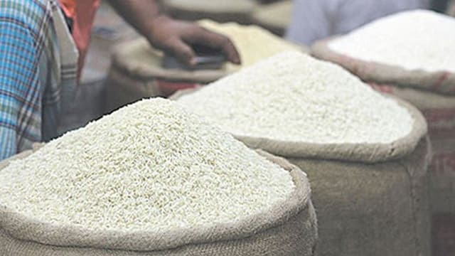 আমদানি স্থগিত মিয়ানমার থেকে এক লাখ টন চাল