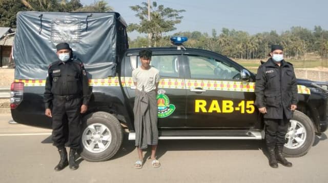 উখিয়ায় পৌণে ১৮ হাজার পিস ইয়াবা নিয়ে এক রোহিঙ্গা আটক