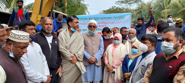 কাউখালীতে খাল উদ্ধার, শুরু হয়েছে খনন