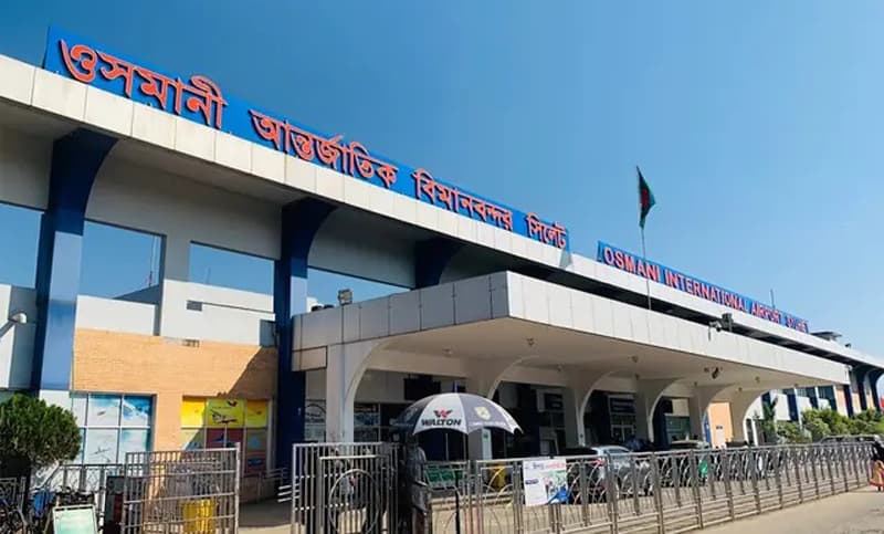 বড় দুর্ঘটনা থে‌কে রেহাই পেল বিমা‌নের ফ্লাইট
