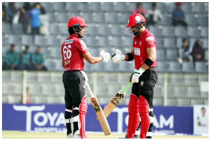 খুলনার বিপক্ষে ঝড়ো শুরু বরিশালের