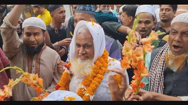 এক মসজিদে ৩৬ বছর খেদমত, মুয়াজ্জিনকে রাজকীয় বিদায়ী সংবর্ধনা