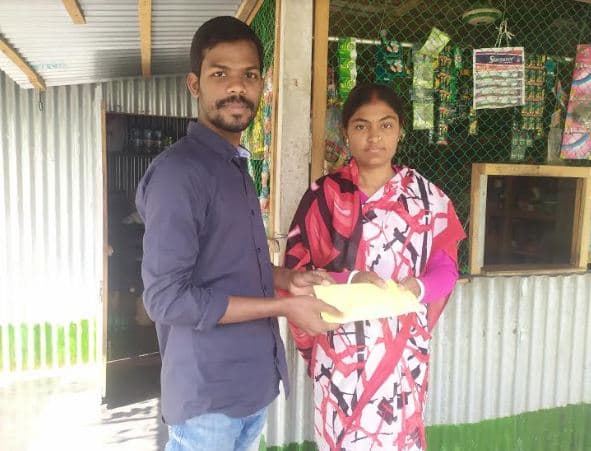 সংবাদ প্রকাশের পর আর্থিক সহায়তা পেল কিন্ডারগার্টেন শিক্ষিকা