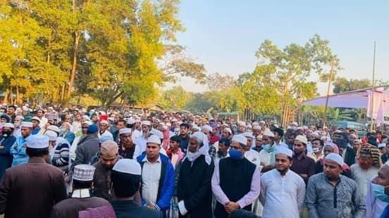 ঘুমধুমের মাওলানা সাইফুউল্লাহ সওদাগর এর জানাজায় শোকার্ত মানুষের ঢল