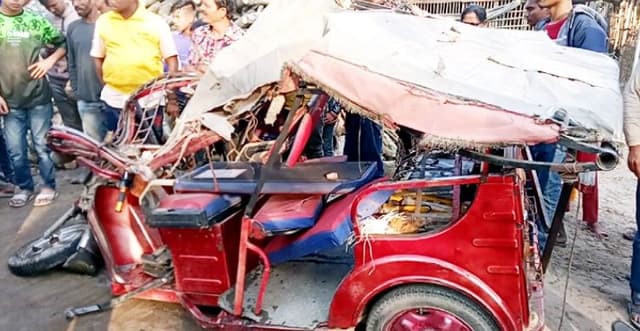 দিনাজপুরে ট্রাকের ধাক্কায় মা-মেয়ে নিহত