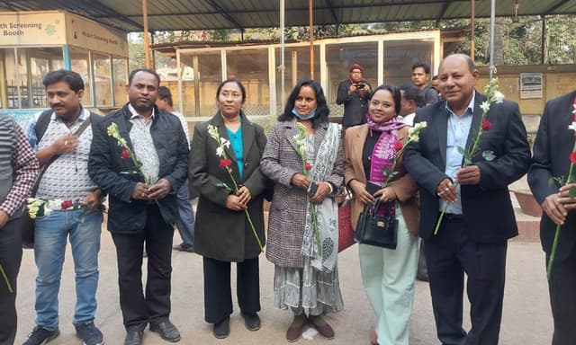 গুণীজন সংবর্ধনা অনুষ্ঠানে যোগ দিতে ১৫ সদস্যের ভারতীয় প্রতিনিধি দল হিলিতে