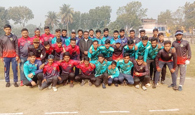 লালপুরে সিক্স এ সাইড ক্রিকেট টুর্ণামেন্ট অনুষ্ঠিত