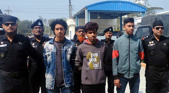 বরিশালে নববধূকে কু-প্রস্তাব দেয়ায় ব্যবসায়ীকে হত্যা, স্বামীসহ গ্রেফতার-৩