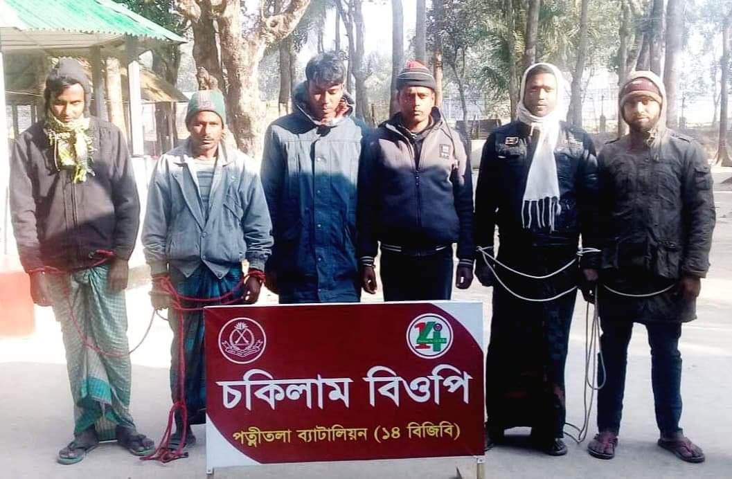সীমান্ত দিয়ে অবৈধভাবে ভারতে প্রবেশের চেষ্টা; আটক ৬