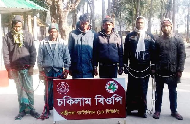 সীমান্ত দিয়ে অবৈধভাবে ভারতে প্রবেশের চেষ্টা; আটক ৬