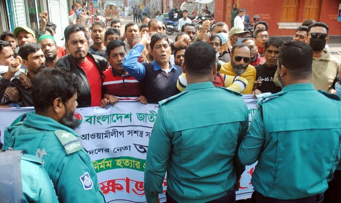 বরিশালে পুলিশী বাঁধায় পন্ড যুবদলের বিক্ষোভ মিছিল
