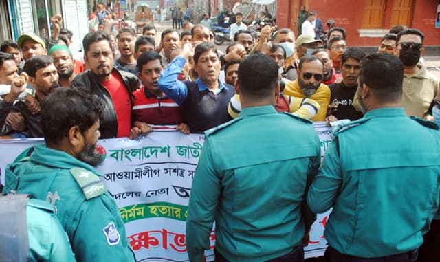 বরিশালে পুলিশী বাঁধায় পন্ড যুবদলের বিক্ষোভ মিছিল