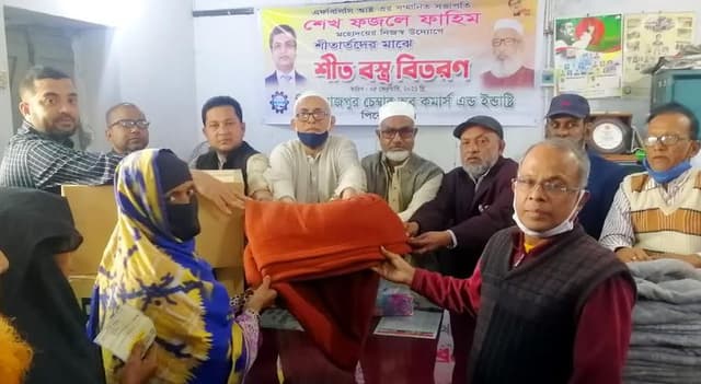 পিরোজপুরে শীতার্তদের মাঝে শীতবস্ত্র বিতরণ