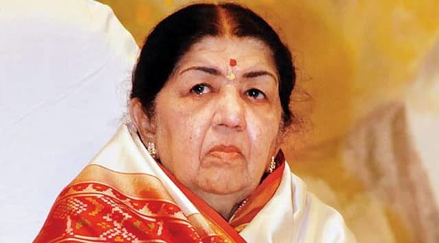 মারা গেছেন কিংবদন্তি সংগীতশিল্পী লতা মঙ্গেশকর