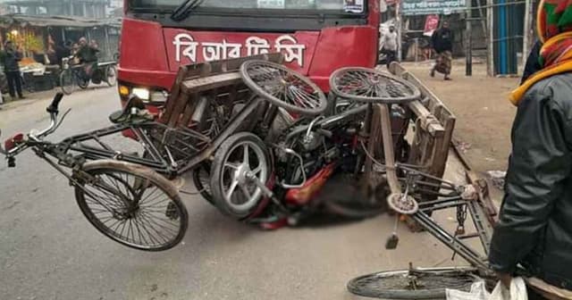 দিনাজপুরে বাসচাপায় ভ্যানের ৪ যাত্রী নিহত