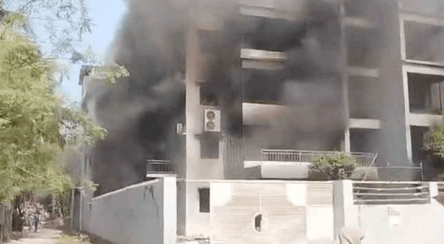 সাবেক প্রতিমন্ত্রী শাহরিয়ার আলমের বাড়িতে হামলা ও অগ্নিসংযোগ