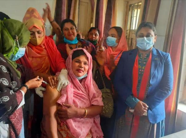 সরাইলে'তে প্রথম করোনা ভ্যাকসিন গ্রহন করলো মহিলা ভাইস-চেয়ারম্যান