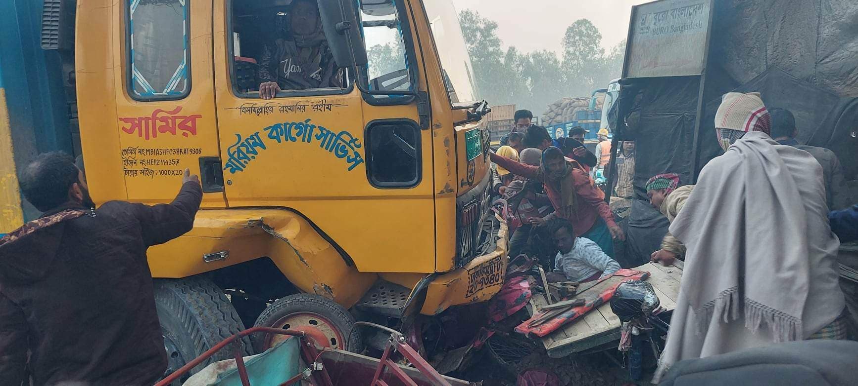 কালিহাতীতে কাভার্ডভ্যান চাপায় বৃদ্ধ নিহত